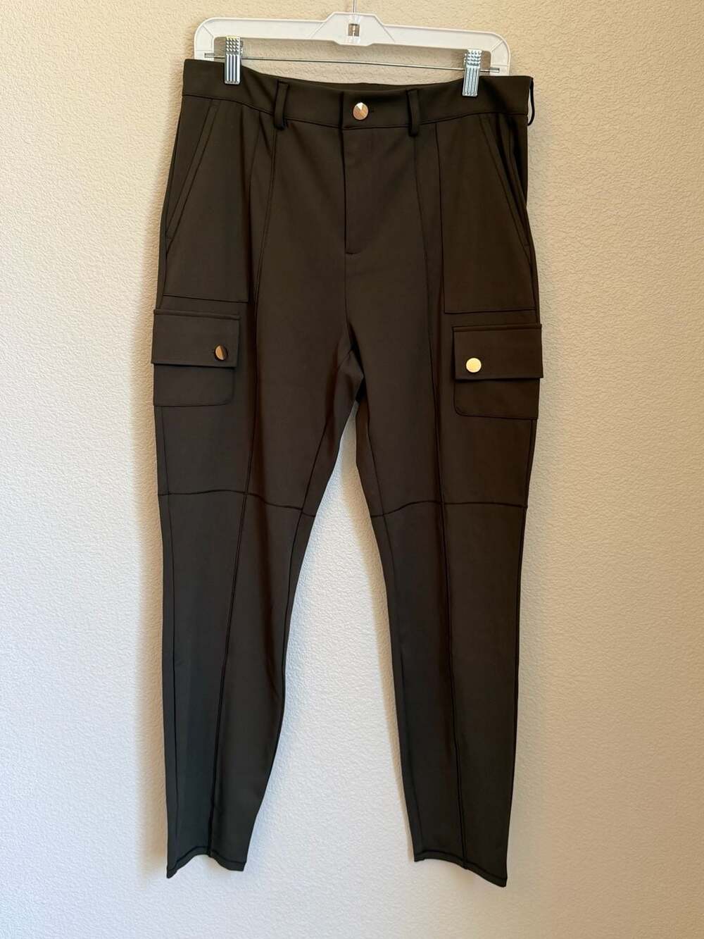 NWT Halara Cargo Pants Size L Olive Green